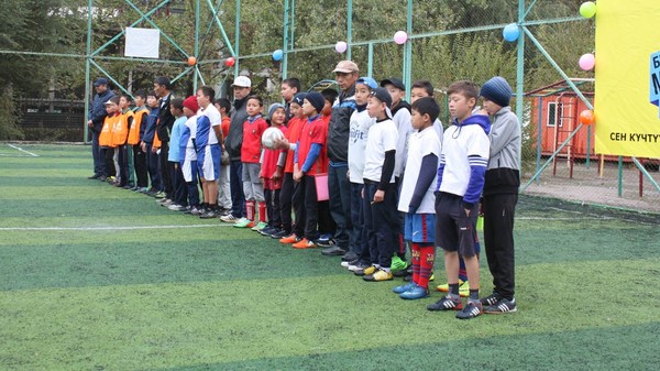 В Бишкеке начались соревнования в рамках Школьной лиги