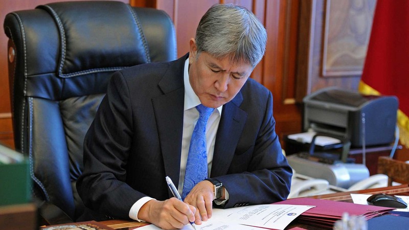А.Атамбаев подписал указ о признании утратившими силу некоторых решений, в том числе по рынку ценных бумаг — Tazabek