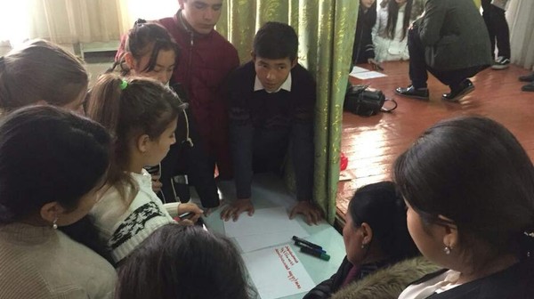 Школьные парламенты Иссык-Атинского района научились выстраиванию партнерства с органами местного самоуправления