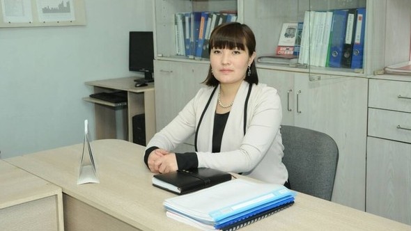 26-летняя Тунук из Джети-Огуза работает заместителем директора столичной школы