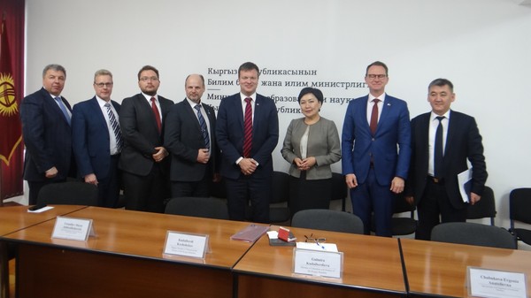 Финский опыт аккредитации вузов обсудили в Бишкеке министр образования Кыргызстана и делегация из Финляндии