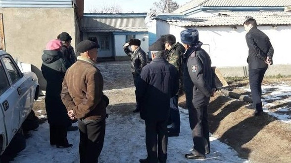 В Кыргызстане к тюремному сроку приговорили супругов, не пускающих своих детей в школу