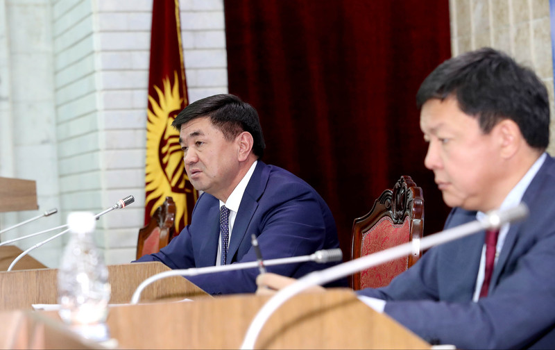 Премьер М.Абылгазиев: Мы сами сейчас обсуждаем на уровне правительства соглашение по Кумтору — Tazabek