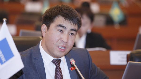 Не надо, чтобы оппозиция и позиция другой страны устраивали в Кыргызстане полигон, - Акаев о турецком «Сапате» и «Маарифе»