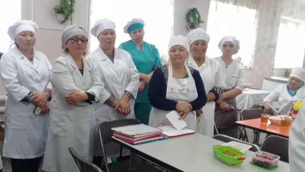 В Жайылском районе провели мастер-класс для поваров школьных столовых (фото)