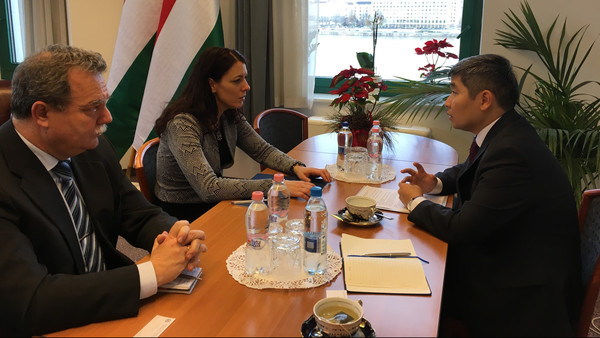 В Венгрии кыргызский посол и представитель правительства обсудили вопрос увеличения квотных мест для студентов