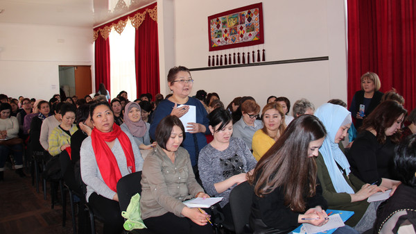 В Бишкеке для педагогов и родителей провели лекторий, посвященный методикам развития памяти и скоростного чтения