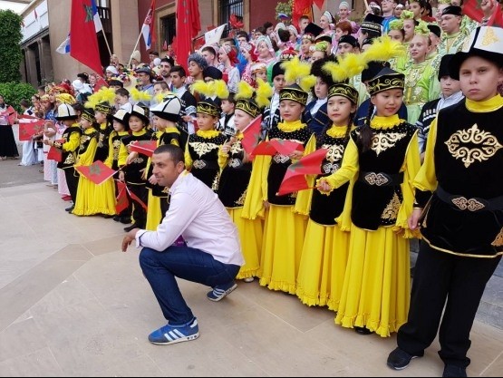 Фото  —  Бишкектик балдардын бий жамааты Эл аралык «Дүйнө балдары» фестивалына катышат
