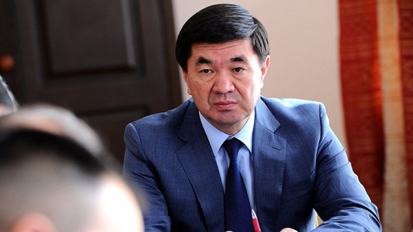 Премьер-министр М.Абылгазиев Жалал-Абаддагы 2 мектептин абалы менен таанышты