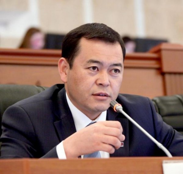 Нелегально ввезенная мука из Казахстана сейчас захватила весь отечественный рынок, - депутат  М.Бакиров — Tazabek