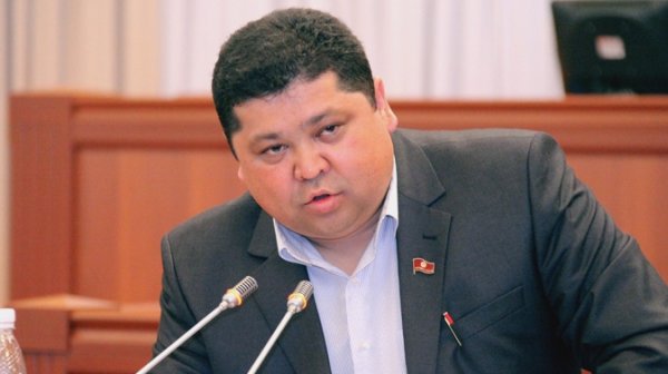 Депутат Т.Шайназаров возмутился, что правительство просит срочного одобрения грантовых  законопроектов — Tazabek