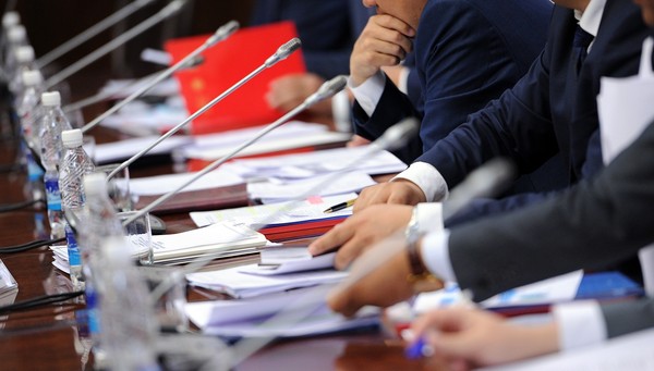 В парламенте предлагают упразднить институт совета директоров и ревкомиссии, на содержание которых ежегодно уходит 40 млн сомов — Tazabek