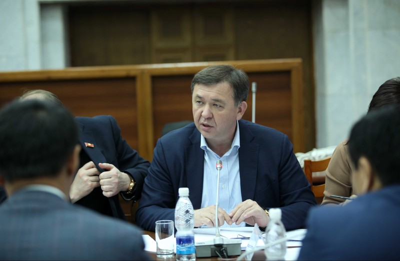 Депутат А.Арапбаев: Почему ТЭЦ Бишкека модернизирована, но продолжается закупка угля из Казахстана? — Tazabek