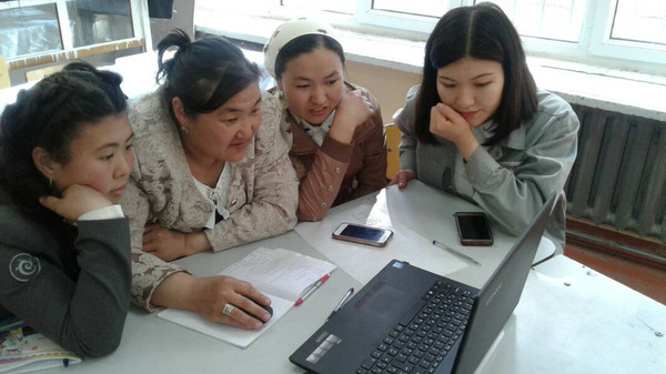 В регионах Кыргызстана проходят семинары для учеников и учителей по использованию мультимедийных комплексов
