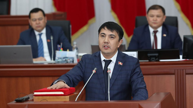 Конституционный комитет ЖК одобрил включение депутата М.Маматалиева в состав комитета по бюджету и финансам — Tazabek