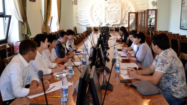 В мэрии Бишкека состоялась встреча с делегацией из Ташкента