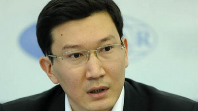 Алмаз Алимбеков  рассказал,  сколько зарабатывает на должности главы  «Кыргызалтына» и члена СД «Кумтор голд Компани» — Tazabek