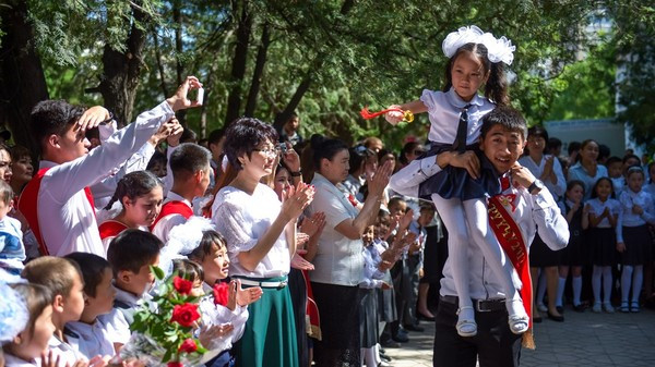 Учебный год для школьников Кыргызстана завершится 25 мая
