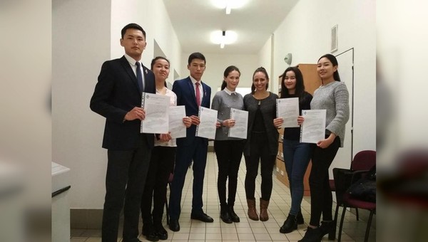 7 кыргыз студенти Батыш Чех университетинен билимин жогорулатып келишти