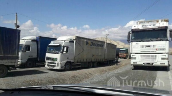 Министр транспорта З.Айдаров: Китайские автоперевозчики доезжают до Бишкека, а наших автоперевозчиков дальше Кашгара не пропускают — Tazabek