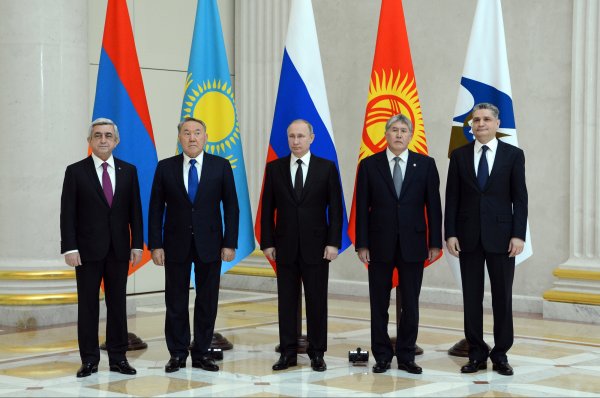 Фоторепортаж — Заседание Высшего Евразийского экономического совета в узком составе — Tazabek