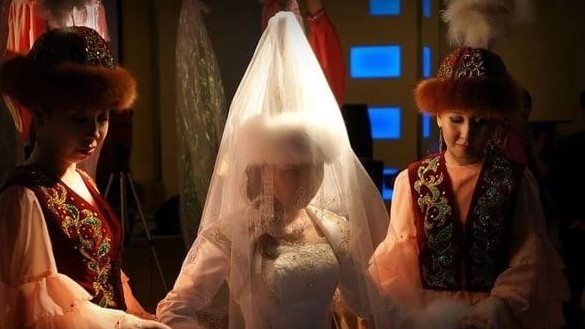 В Таджикистане почти втрое сократили допустимое количество гостей на свадьбах