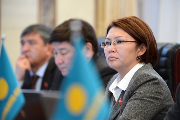 Депутат А.Омурбекова предположила, что Казахстан защищает собственный рынок в случае вето на ввоз животнодческой продукции Кыргызстана — Tazabek