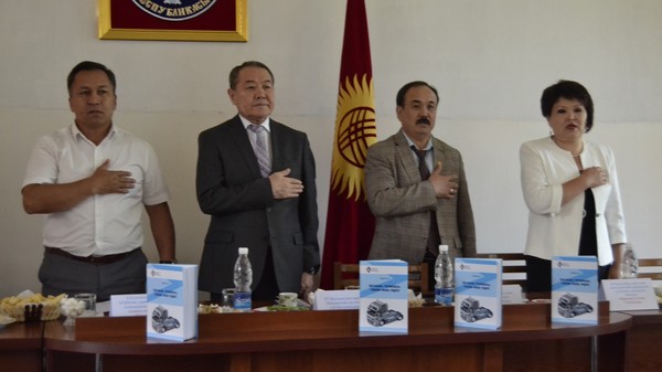 В Бишкекском автодорожном колледже начали преподавать по учебным материалам, изданным на госязыке