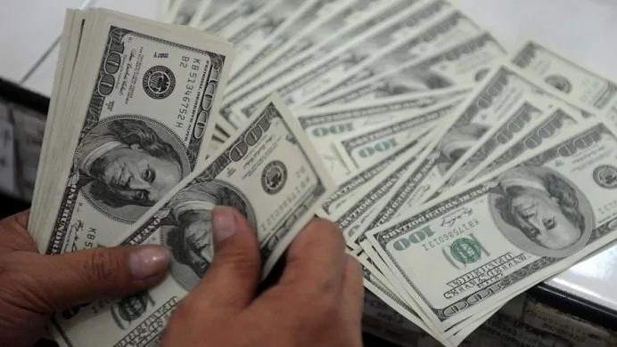 «Курс валют»: Доллар продается по 69,53 сома (график) — Tazabek