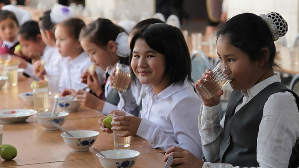 Фоторепортаж — Открытие Недели здорового питания в бишкекской школе