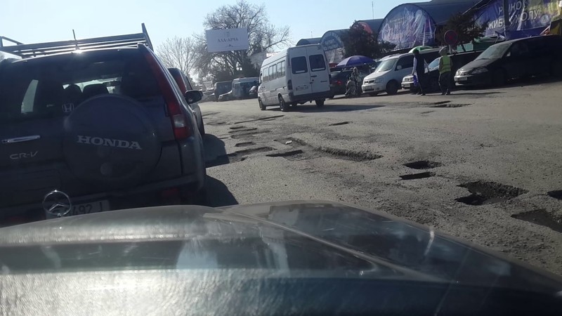 Депутат попросила Минтранс не вводить депутатов в заблуждение, говоря о ремонте дорог в Сокулукском районе — Tazabek