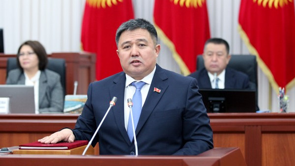 Депутат предложил открыть пропускной пункт в Аксыйском районе, чтобы продавать кыргызстанскую продукцию в Узбекистан — Tazabek