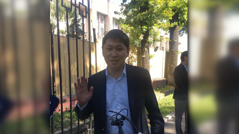 Экс-премьер Сапар Исаков вновь прибыл на допрос в ГКНБ — Tazabek