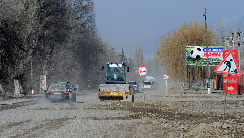 Депутат возмущается, что 100 км дороги Тараз—Талас—Суусамыр до сих пор «лежат» — Tazabek