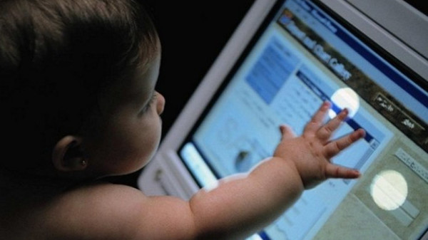 В Бишкеке более 1 тыс. детей приняты в детсады по электронной очереди, еще 9 тыс. детей стоят в очереди