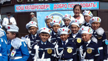 Команда школьников из Нооката принимает участие в слете юных инспекторов движения в Казахстане (фото)