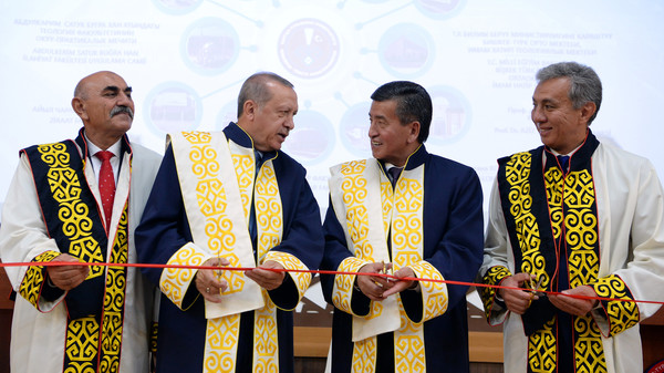 Фоторепортаж — Жээнбеков и Эрдоган посетили Кыргызско-Турецкий университет «Манас»