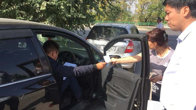 В Бишкеке проходит рейд по уплате налогов на имущество 4 группы — Tazabek