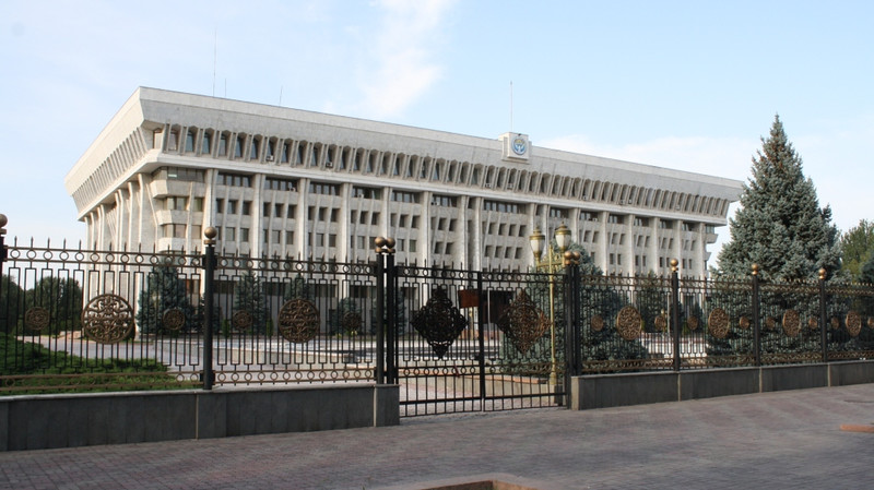 13 сотрудников Жогорку Кенеша несвоевременно сдали Единую налоговую декларацию (фамилии) — Tazabek