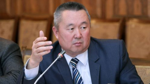 Депутат: Надо запретить чиновникам жить в богатых домах и ездить на дорогих авто, если они не оформлены на него или его жену — Tazabek