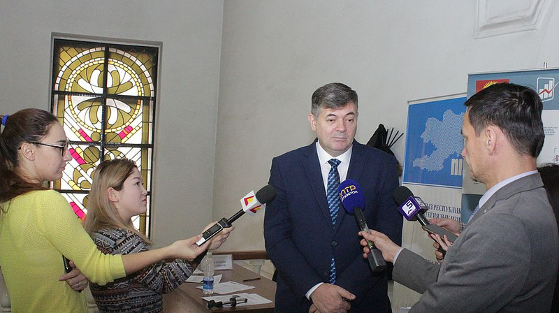 Узбекистан заинтересован в открытии предприятия по переработке хлопка в Кыргызстане, имеющем выход на рынки Евросоюза, - министр О.Панкратов — Tazabek