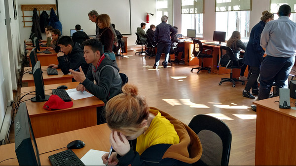 Старшеклассники школ Бишкека и Токмока приняли участие в олимпиаде по IT-направлению