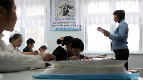 Вопрос нехватки учителей в школах решится, - министр Г.Кудайбердиева