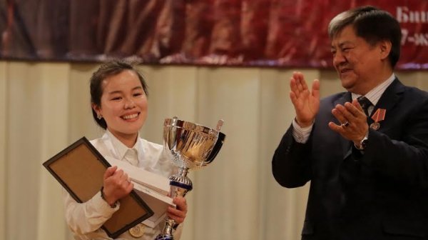 Победителем  конкурса военно-патриотической песни «Жоокер ыры» стала школьница из Бишкека