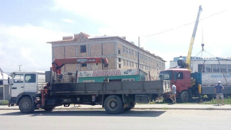 Мэрия Бишкека демонтировала в жилмассивах «Ак-Ордо» и «Ак-Орго» комки и павильоны — Tazabek