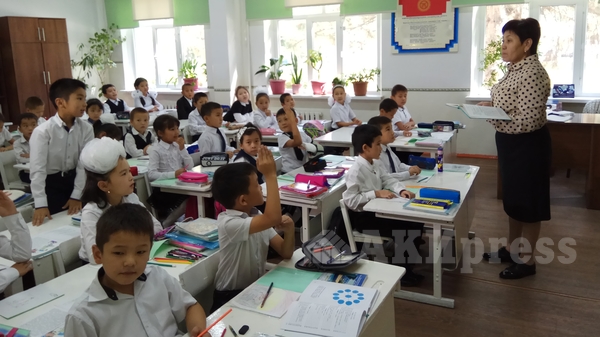 В Кыргызстане более 680 тыс. детей получают образование на кыргызском языке, 153 тысячи — на русском, 16 тысяч — на узбекском и 2 тысячи — на таджикском