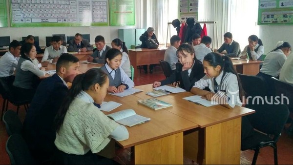 В селе Ак-Муз Нарынской области школьникам рассказали о правах человека