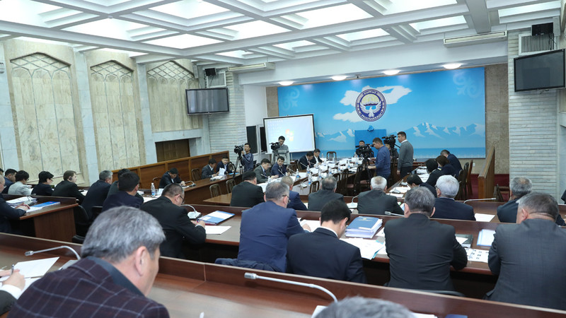 Комитет ЖК по бюджету и финансам признал отчет правительства за 2017 год удовлетворительным — Tazabek