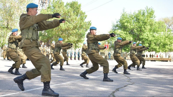 В Бишкеке проходит финал школьного конкурса по военно-спортивной игре «Эр жигит-2018» (фото)