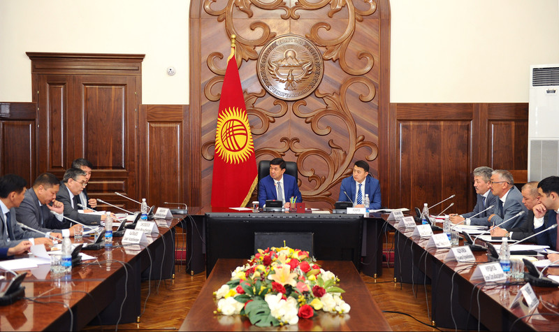 Премьер поручил ГТС изучить вопрос открытия в Кыргызстане государственных
таможенных терминалов — Tazabek